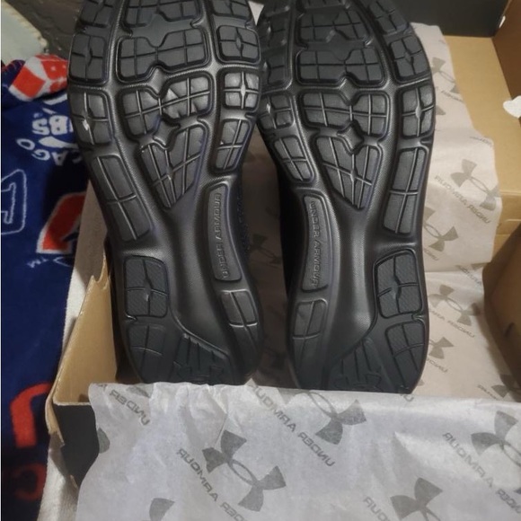 Under Armour surge 3 triple black - Picture 7 of 7